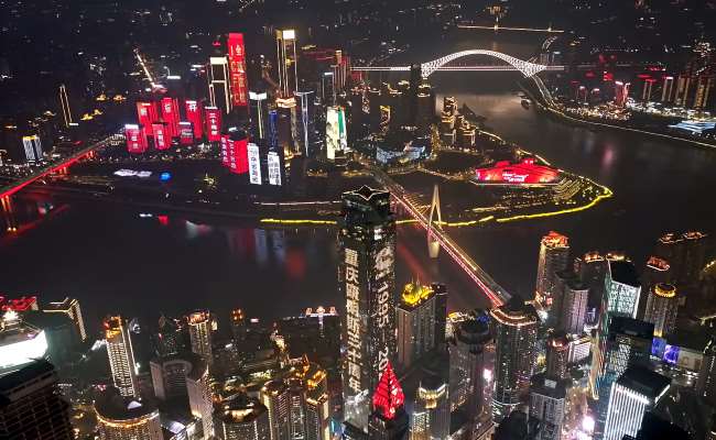 重慶wfc大樓無人機(jī)航拍廣告圖