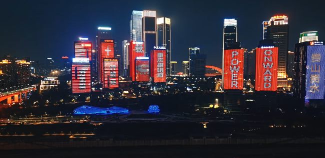 重慶燈光秀十屏聯(lián)動(dòng)案例圖 