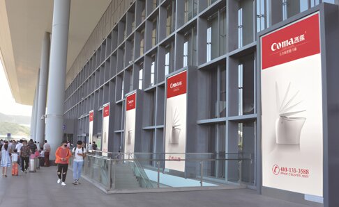 第一戶外傳媒-臺(tái)州西站進(jìn)站口立面燈箱