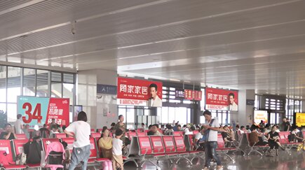 第一戶外傳媒-臺(tái)州西站一樓檢票口兩側(cè)燈箱