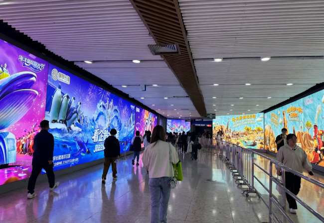 廣州地鐵珠江新城站D出入口早高峰客流畫面