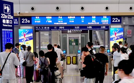 第一戶外傳媒-福州南站候車室刷屏機(jī)廣告