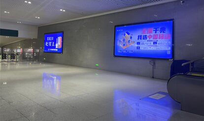 第一戶外傳媒-景德鎮北站出站通道墻面燈箱