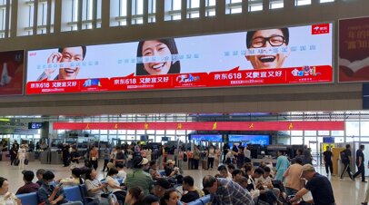 第一戶外傳媒-沈陽站進站口上方LED屏