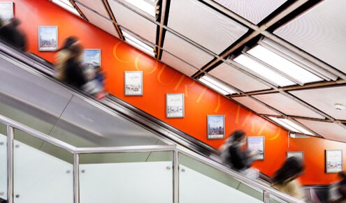 深圳第一戶外傳媒有限公司-天津地鐵梯旁看板