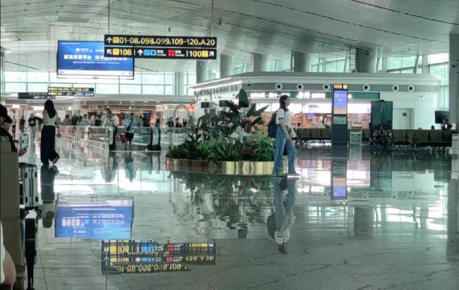 潮汕機場候機大廳中央最大廣告牌價格,揭陽機場廣告投放