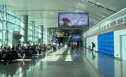 深圳第一戶外傳媒有限公司-揭陽潮汕機場T2航站樓候機廳出發到達分離區吊頂燈箱