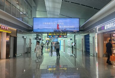 深圳第一戶外傳媒有限公司-揭陽潮汕機場T2航站樓候機廳中前段玻璃道燈箱