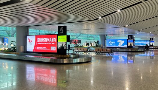 深圳第一戶外傳媒有限公司-揭陽潮汕機場國內到達行李提取區轉盤落地燈箱