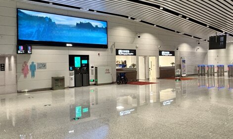 深圳第一戶外傳媒有限公司-揭陽潮汕機場國內到達行李查詢室上方燈箱