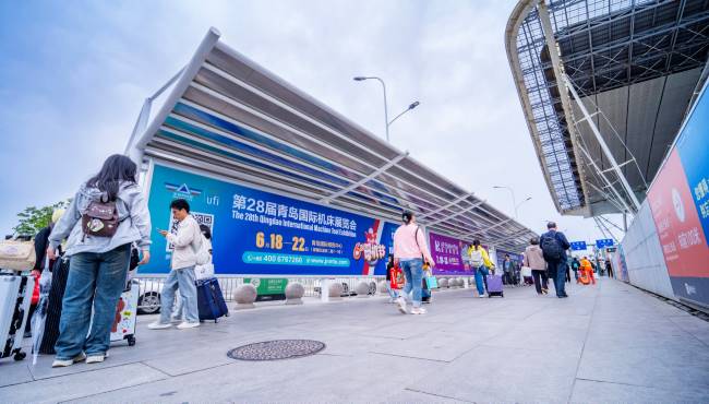 青島北站站外公交車通道實拍圖