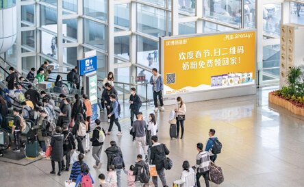 深圳第一戶外傳媒有限公司-廣州南站出發層東落客進站大廳電梯兩側落地燈箱