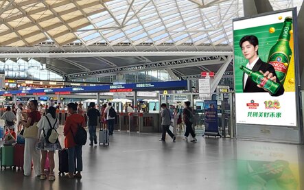 深圳第一戶外傳媒有限公司-廣州南站三層東安檢口立式燈箱
