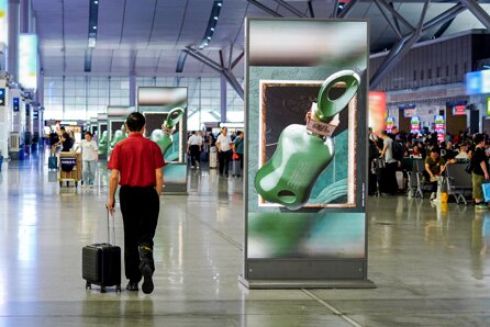 深圳第一戶外傳媒有限公司-長沙南站候車室刷屏機廣告