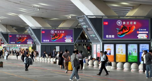 深圳第一戶外傳媒有限公司-深圳北站東廣場進站口數字燈箱