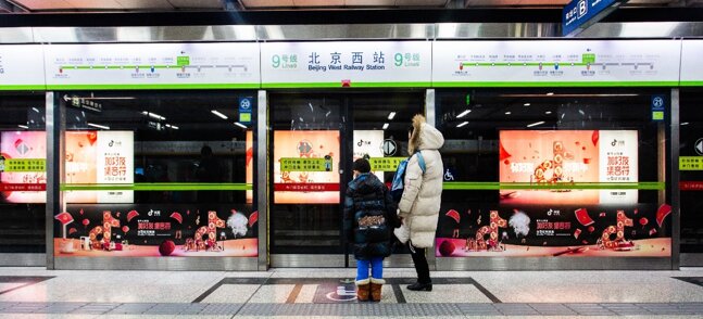 深圳第一戶外傳媒有限公司-北京地鐵12封燈箱廣告