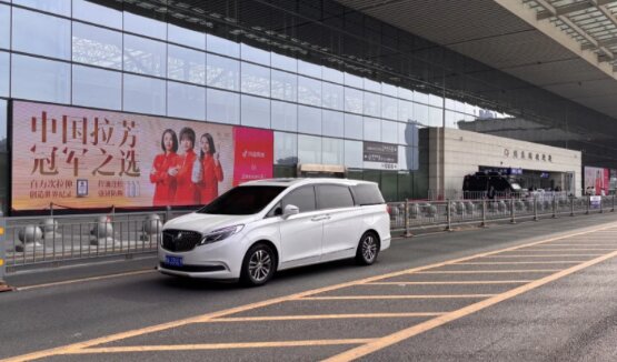 深圳第一戶外傳媒有限公司-鄭州東站站外落客平臺LED屏