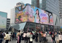 我的花園世界七城地標(biāo)大屏聯(lián)動(dòng)：楊紫代言春節(jié)檔手游投放案例